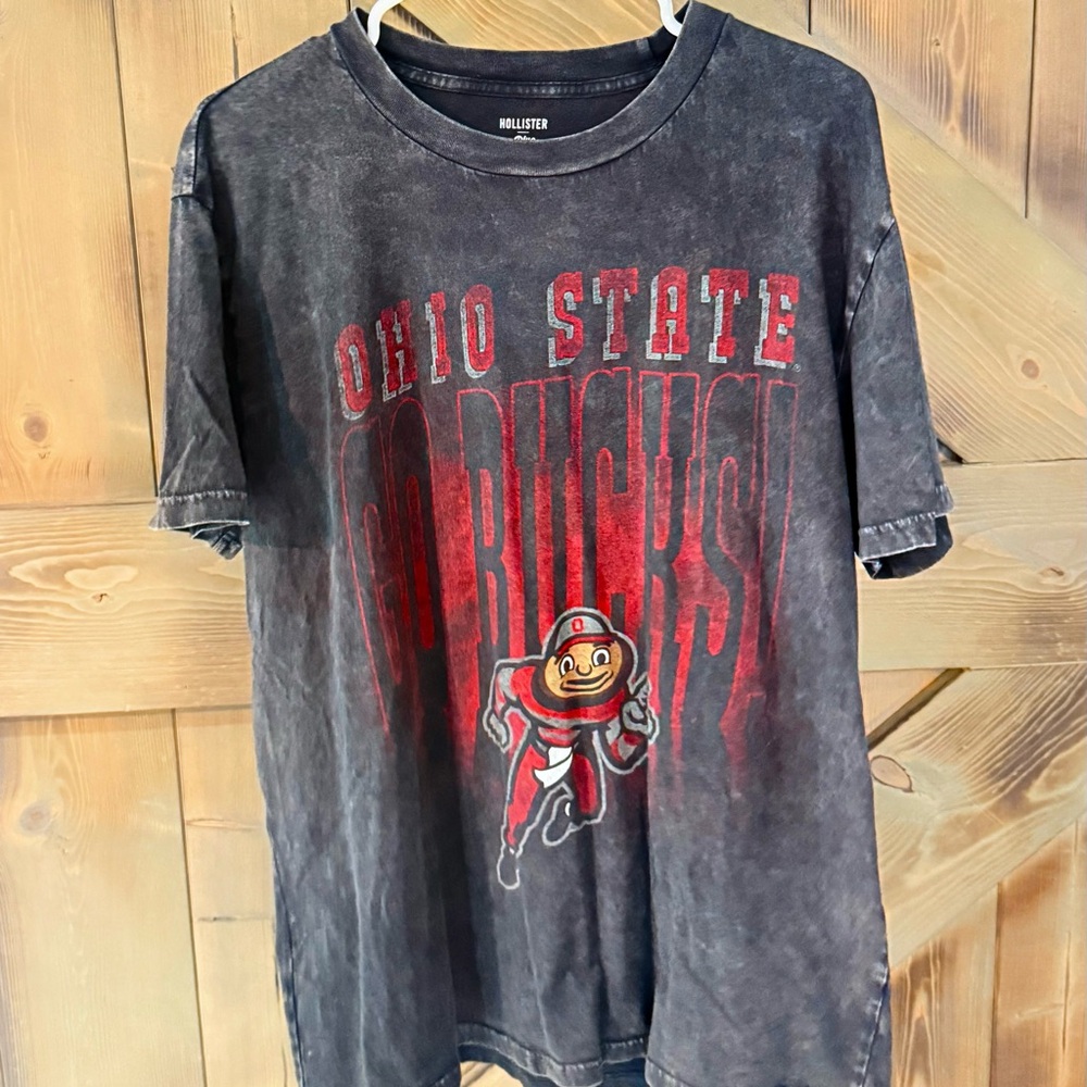 Hollister Black and Red Short Sleeve Tee